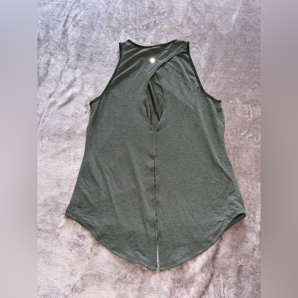 Lululemon Open Up Tank in Heathered Camo Green / Camo Green size 6